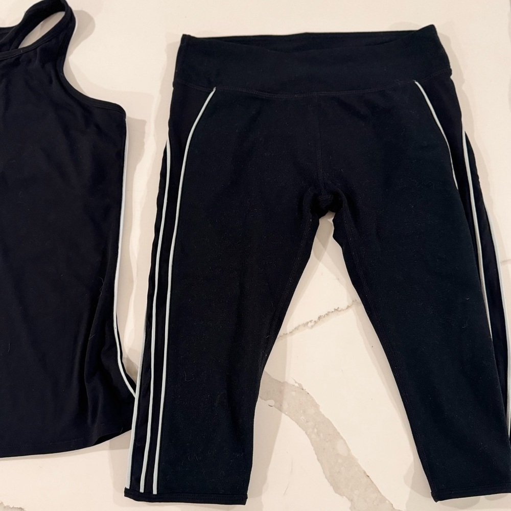 Fabletics Work out Set - Picture 2 of 3